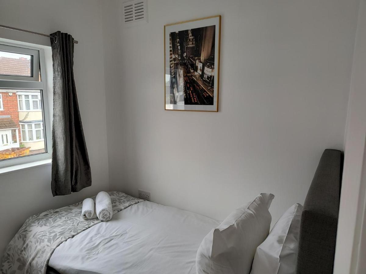 Wavertree Drive 3 Bed Contractor Home In Leicester Esterno foto